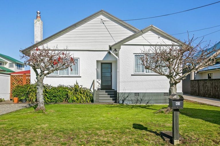 Photo of property in 41 Omata Road, Marfell, New Plymouth, 4310