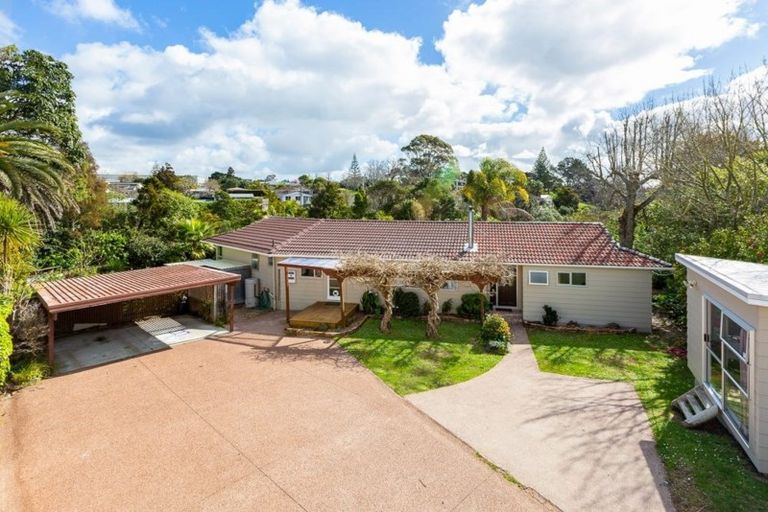 Photo of property in 2 Kelvin Crescent, Te Atatu Peninsula, Auckland, 0610