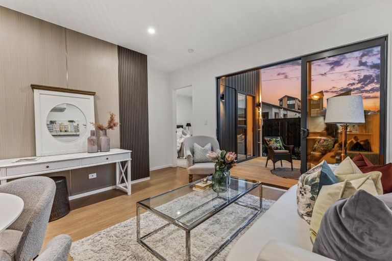 Photo of property in 21 Paretao Street, Massey, 0614