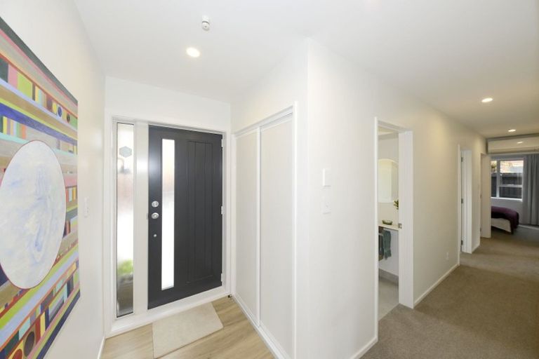 Photo of property in 11 Ludecke Place, Sockburn, Christchurch, 8042