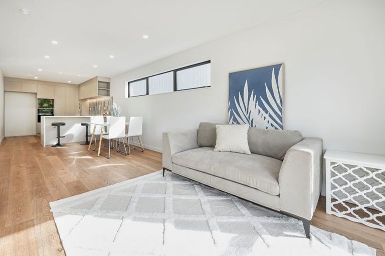 Photo of property in 23b Caribbean Drive, Unsworth Heights, Auckland, 0632