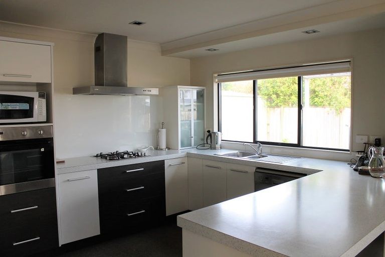Photo of property in 1 Girvan Terrace, Wattle Downs, Auckland, 2103
