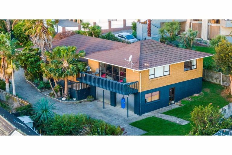 Photo of property in 10 Sophora Place, Totara Heights, Auckland, 2105
