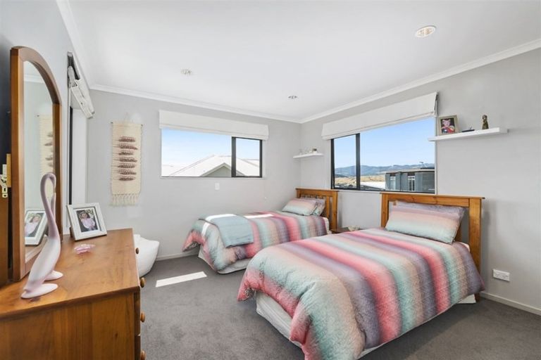 Photo of property in 39 Endeavour Drive, Whitby, Porirua, 5024