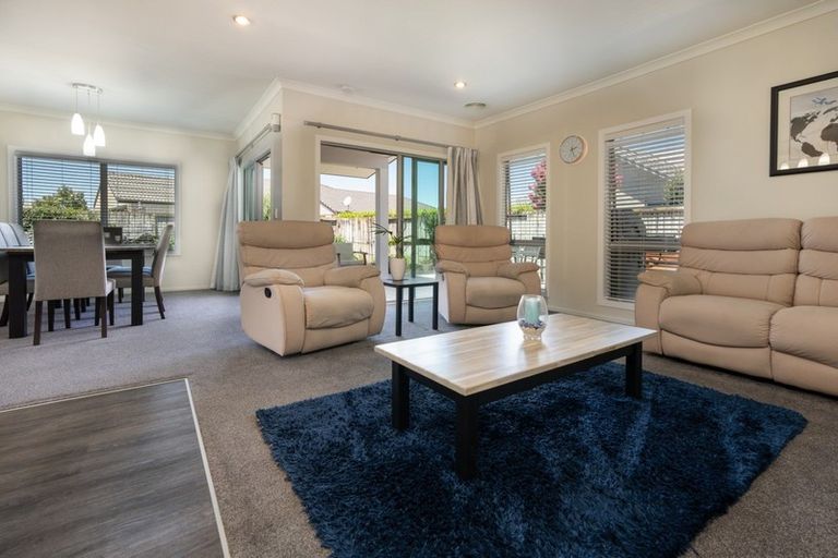 Photo of property in 32 Madison Street, Cambridge, 3434