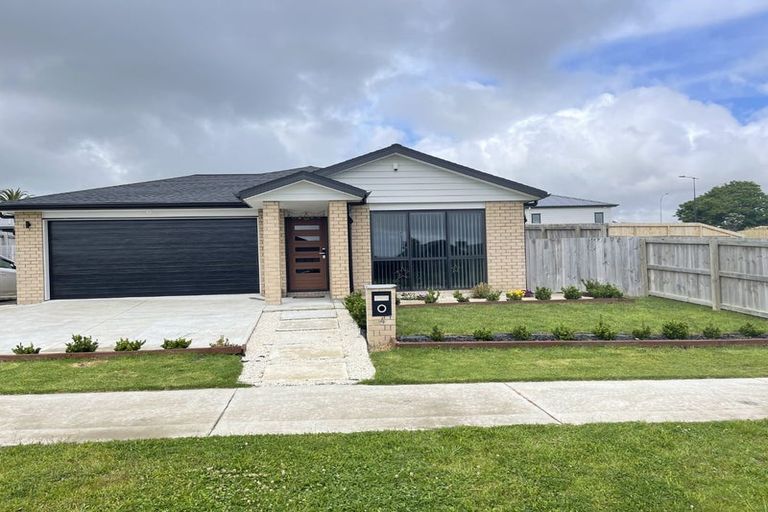 Photo of property in 4 Opouatu Avenue, Glenbrook, Waiuku, 2681
