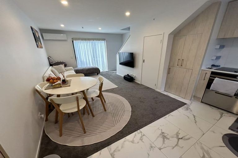 Photo of property in 5/21 Karamu Street, Te Atatu Peninsula, Auckland, 0610