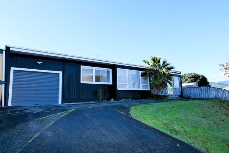 Photo of property in 29 Titoki Road, Waikanae Beach, Waikanae, 5036