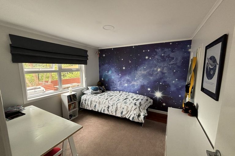 Photo of property in 30 Atkinson Road, Titirangi, Auckland, 0604