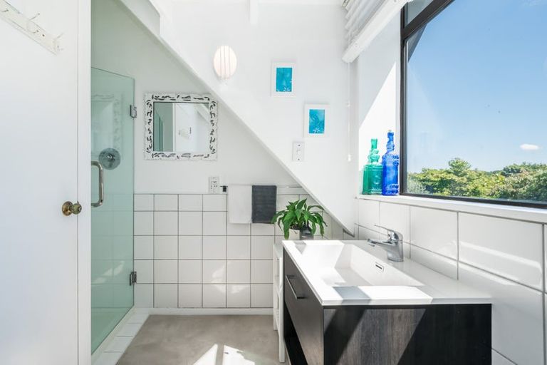 Photo of property in 10 Kanawa Street, Waikanae, 5036