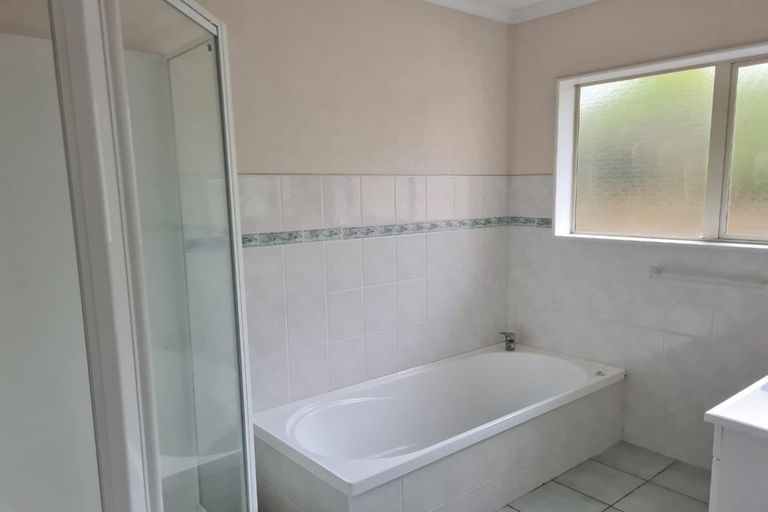 Photo of property in 57 Kath Hopper Drive, Orewa, 0931