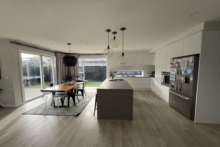 Photo of property in 85 Station Road, Kumeu, 0810