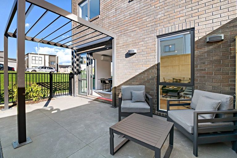 Photo of property in 529 Massey Road, Mangere, Auckland, 2022