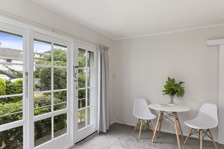 Photo of property in 5 Thurleigh Grove, Karori, Wellington, 6012