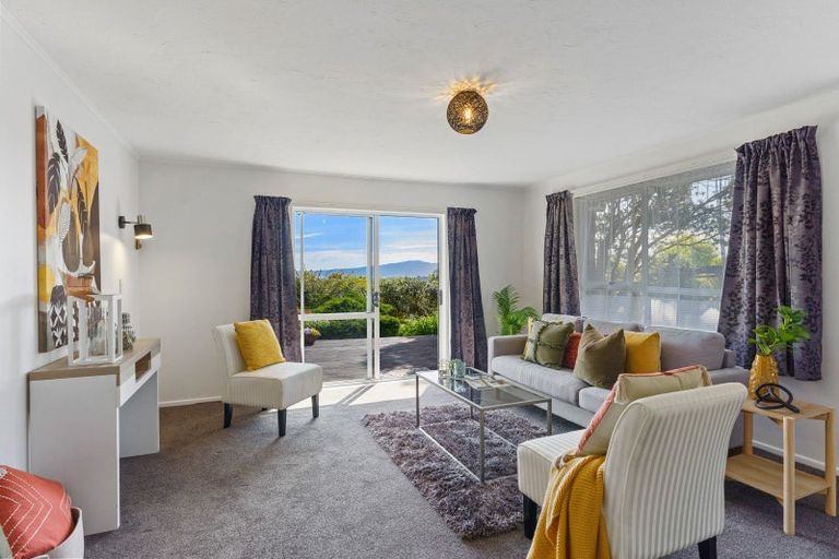 Photo of property in 61 Kakariki Grove, Waikanae, 5036