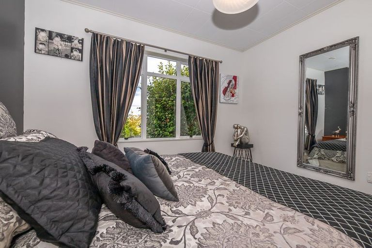 Photo of property in 22 Queen Street, Westport, 7825