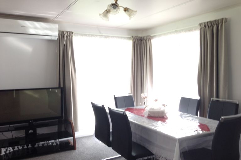 Photo of property in 11 Lloyd Avenue, Papatoetoe, Auckland, 2025