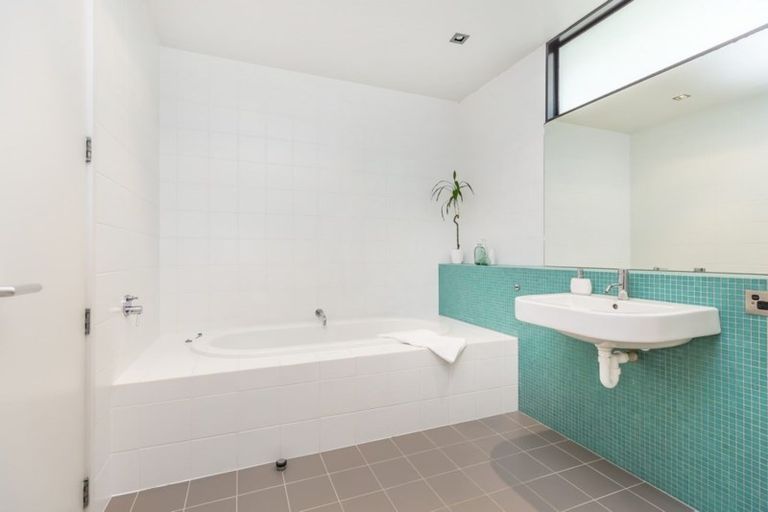 Photo of property in 80 Burnham Street, Seatoun, Wellington, 6022