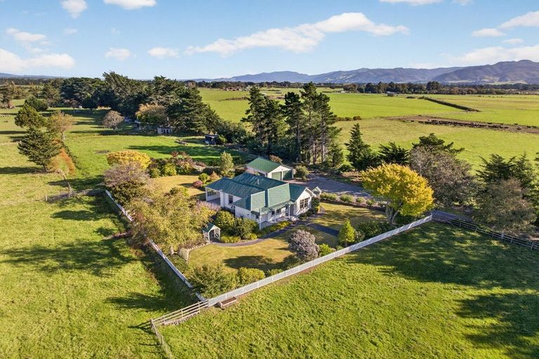 Photo of property in 52 Longwood Road, South Featherston, Featherston, 5771