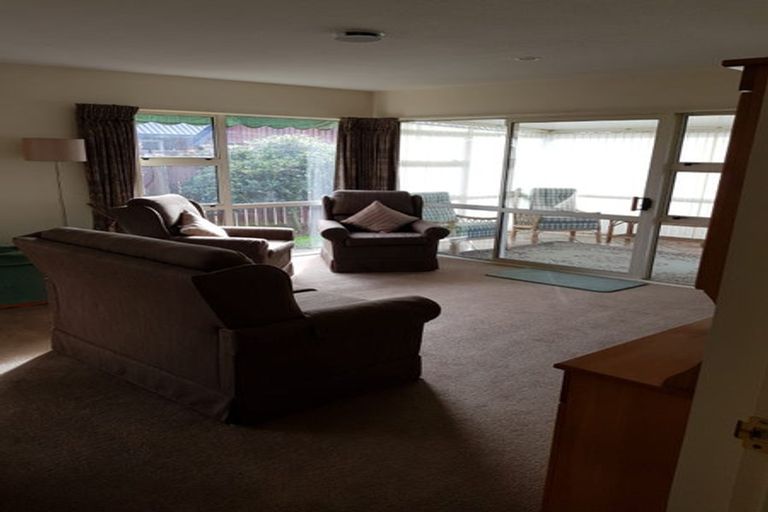 Photo of property in 15 Honeysuckle Place, Northcote, Christchurch, 8052