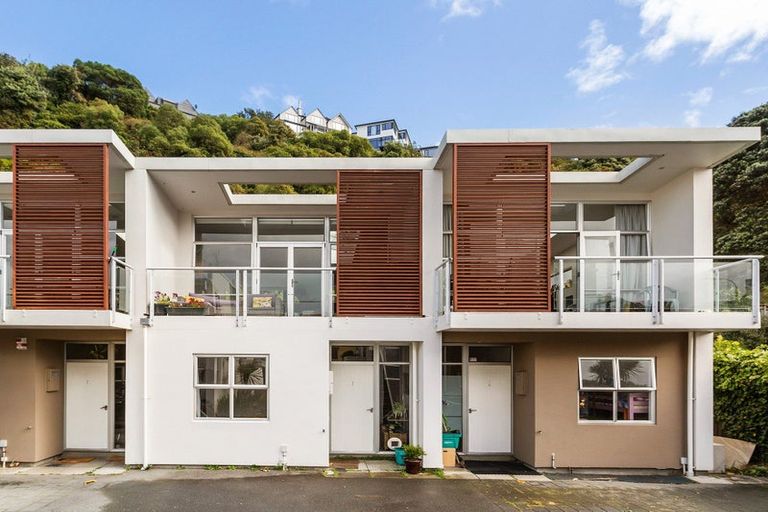 Photo of property in 306u3 Evans Bay Parade, Hataitai, Wellington, 6021