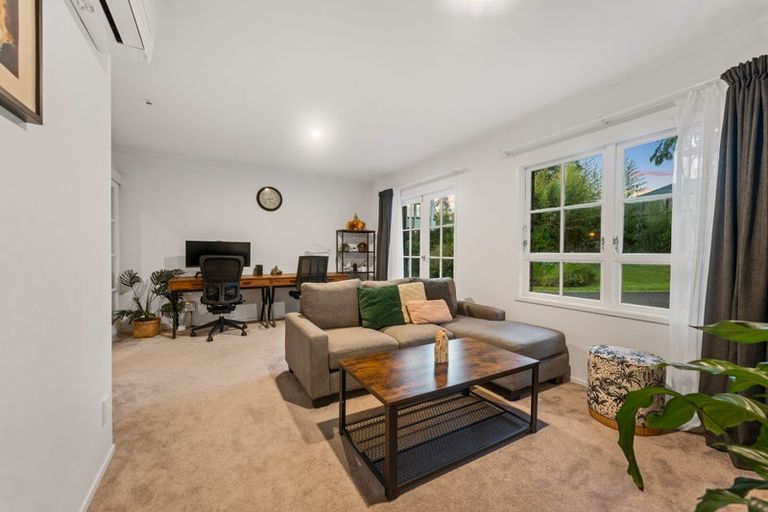 Photo of property in 2/220 East Coast Road, Forrest Hill, Auckland, 0620