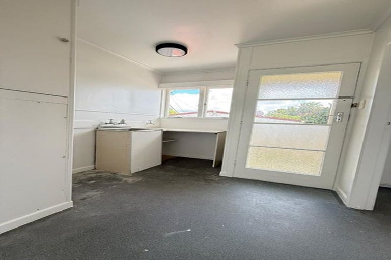 Photo of property in 42 Vera Road, Te Atatu South, Auckland, 0610