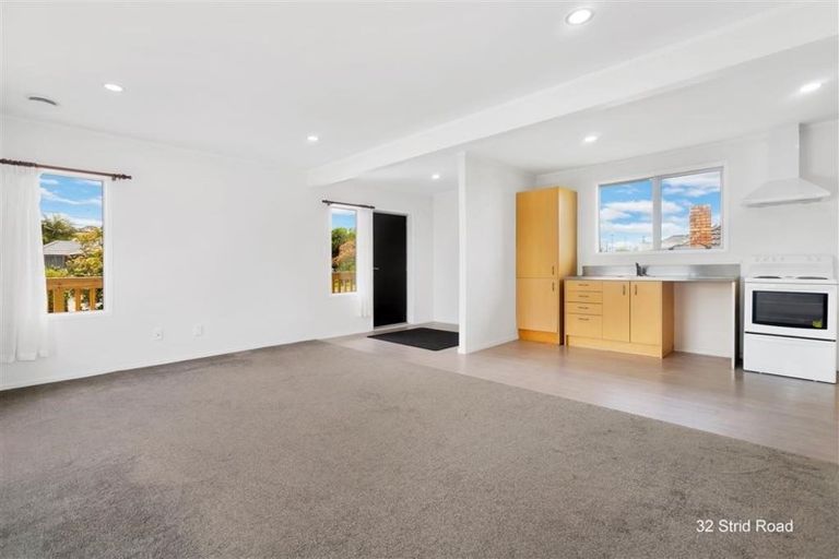 Photo of property in 32 Strid Road, Te Atatu South, Auckland, 0610