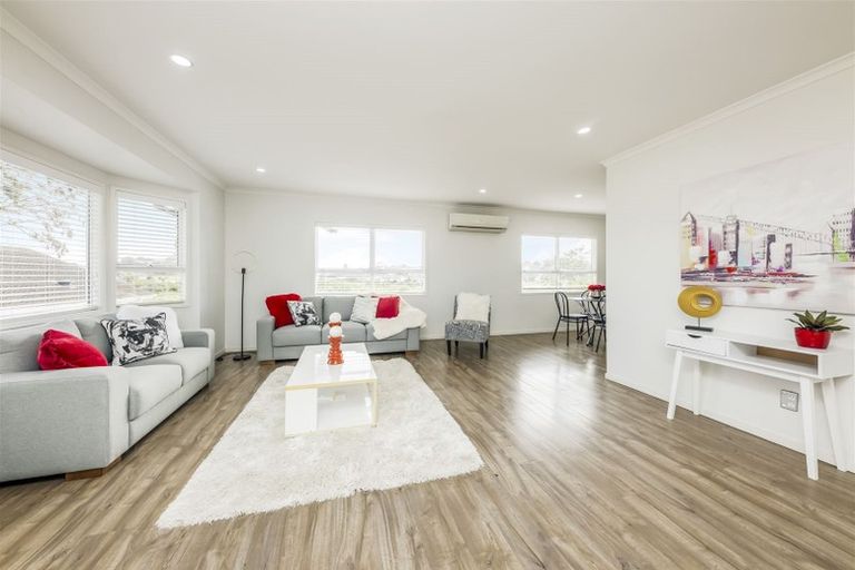 Photo of property in 36 Lendenfeld Drive, Papatoetoe, Auckland, 2025