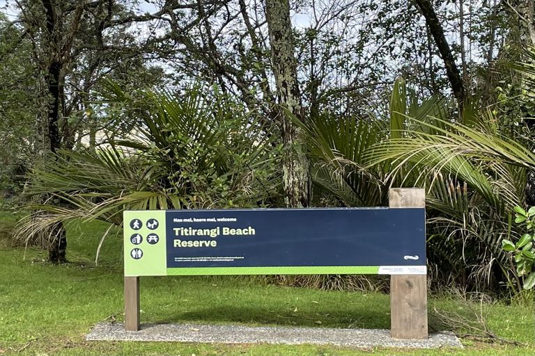 Photo of property in 4 Mceldowney Road, Titirangi, Auckland, 0604