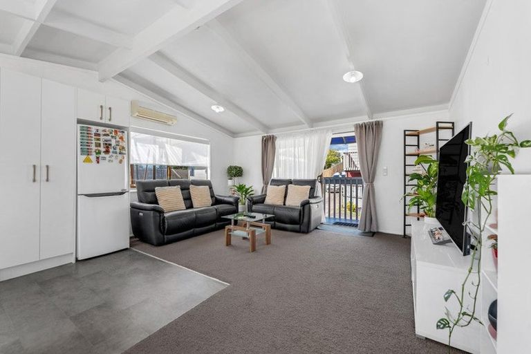 Photo of property in 4a Gallony Avenue, Massey, Auckland, 0614