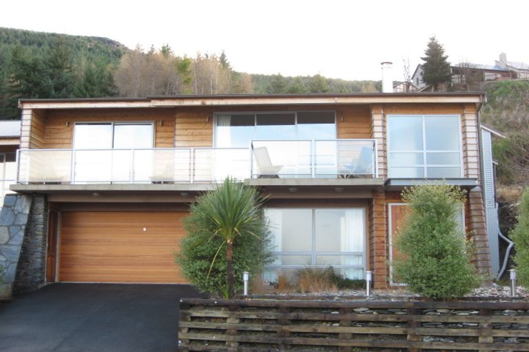 Photo of property in 8 Stone Ridge Place, Queenstown, 9300