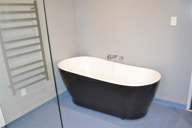 Photo of property in 110a Main Road, Tawa, Wellington, 5028