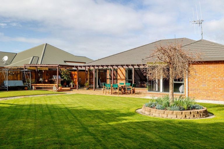 Photo of property in 62 Royal Oak Drive, Kelvin Grove, Palmerston North, 4414