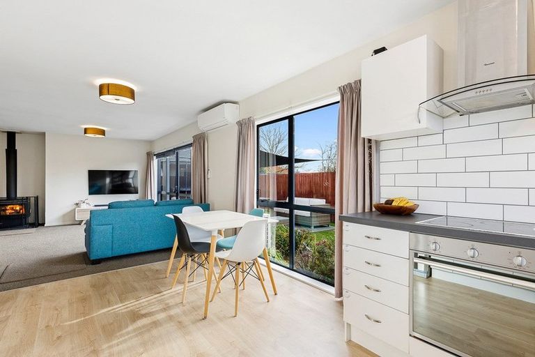 Photo of property in 28 Hawkins Place, Rangiora, 7400