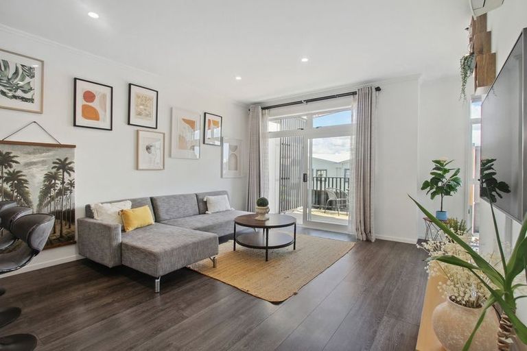 Photo of property in 27 Marine Parade, Hobsonville, Auckland, 0616