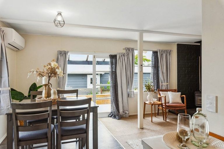 Photo of property in 105 Seaview Road, Paraparaumu Beach, Paraparaumu, 5032