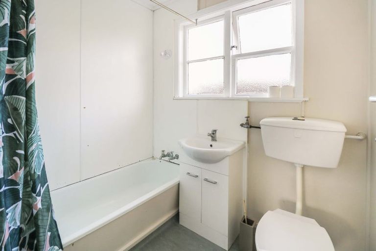 Photo of property in 8 Compton Crescent, Taita, Lower Hutt, 5011
