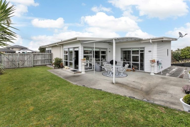 Photo of property in 18 Resolution Place, One Tree Point, 0118