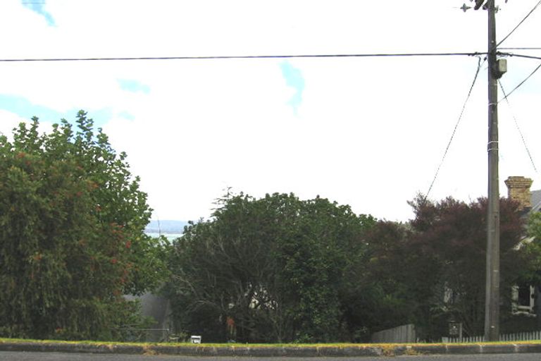Photo of property in 32 Palmerston Road, Birkenhead, Auckland, 0626
