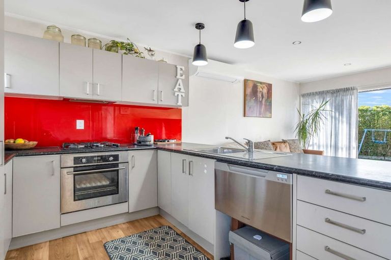 Photo of property in 2/29 Heybridge Street, Manurewa, Auckland, 2102