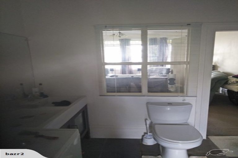 Photo of property in 1/98 Birkenhead Avenue, Birkenhead, Auckland, 0626