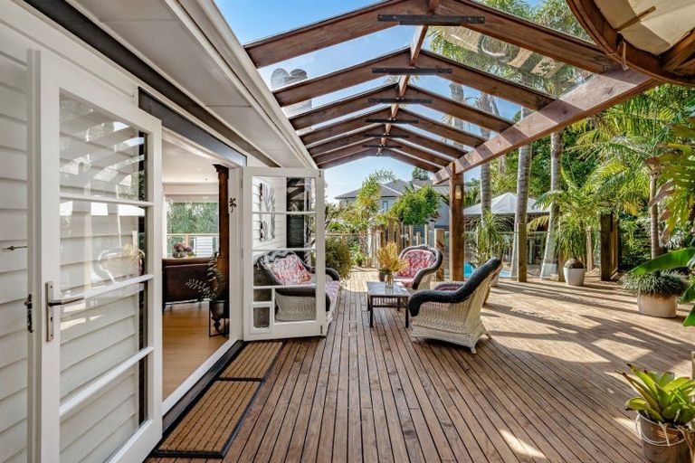 Photo of property in 23 Cliff Road, Torbay, Auckland, 0630