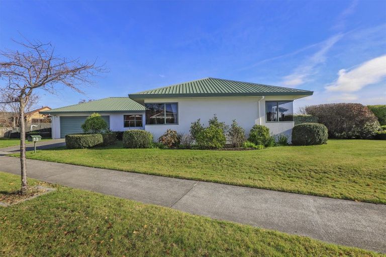 Photo of property in 13 Woodlands Drive, Havelock North, 4130