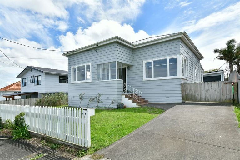 Photo of property in 36 Karaka Street, Helensville, 0800