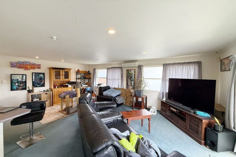 Photo of property in 27 Glendene Avenue, Glendene, Auckland, 0602