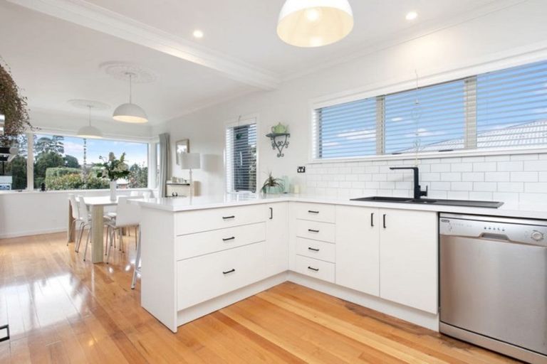 Photo of property in 242 Ngatai Road, Otumoetai, Tauranga, 3110