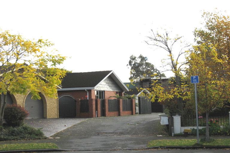 Photo of property in 24 Sawtell Place, Northcote, Christchurch, 8052