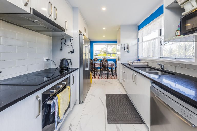 Photo of property in 27 Arbor Close, Manurewa, Auckland, 2102