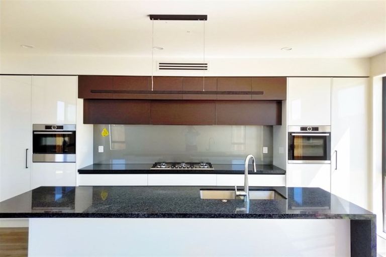 Photo of property in 10 Fjord Way, Karaka, Papakura, 2113